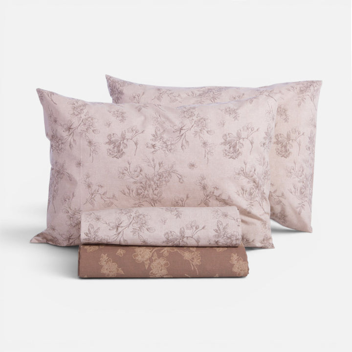 Σετ βαμβακερά σεντόνια Dream Nef-Nef Homeware σε εκρού και καφέ αποχρώσεις με διακριτικό λουλουδάτο μοτίβο.