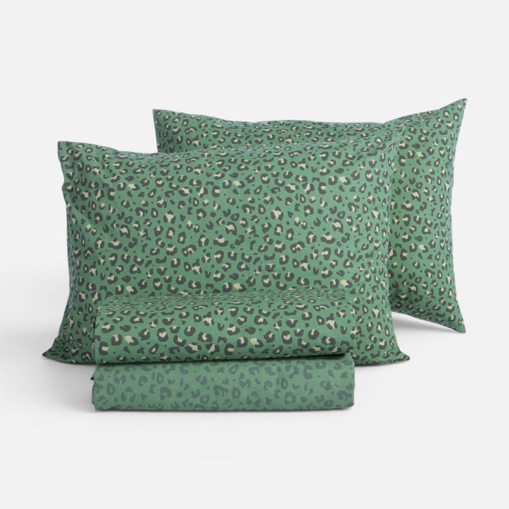 Σετ μονά βαμβακερά σεντόνια Wild Nef-Nef Homeware σε πράσινο χρώμα με εντυπωσιακό animal print σχέδιο και ασορτί μαξιλαροθήκες.