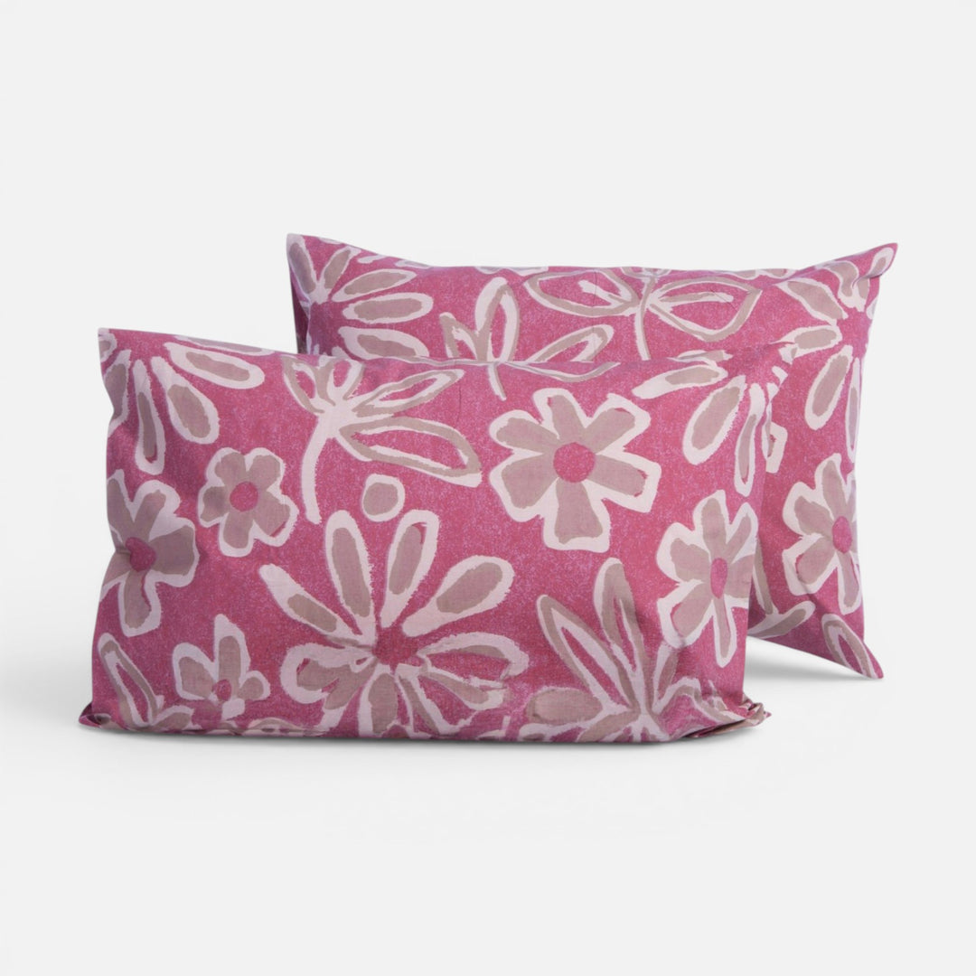 Βαμβακερή μαξιλαροθήκη ύπνου Harmony Nef-Nef Homeware σε ροζ απόχρωση με μεγάλα μπεζ και λευκά λουλούδια.