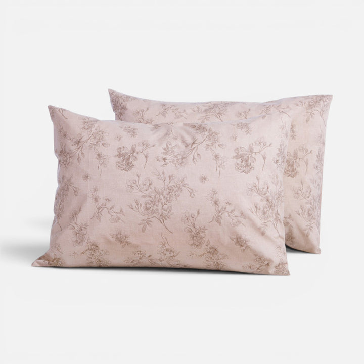 Εκρού βαμβακερές μαξιλαροθήκες ύπνου Dream Nef-Nef Homeware με διακριτικό λουλουδάτο μοτίβο σε καφέ τόνους.