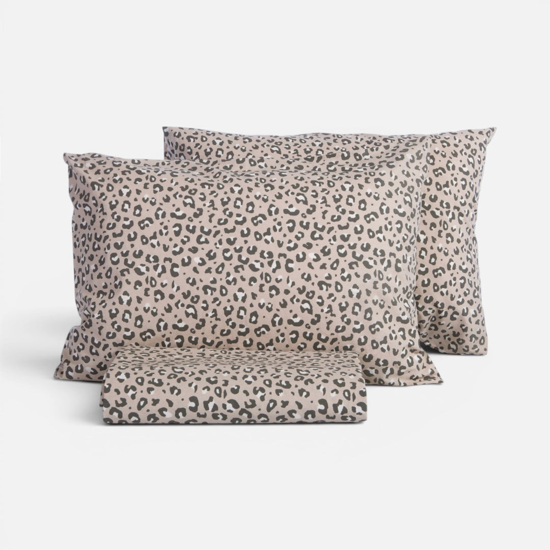 Σετ παπλωματοθήκη Wild Nef-Nef Homeware σε μπεζ απόχρωση με μοντέρνο animal print σχέδιο.