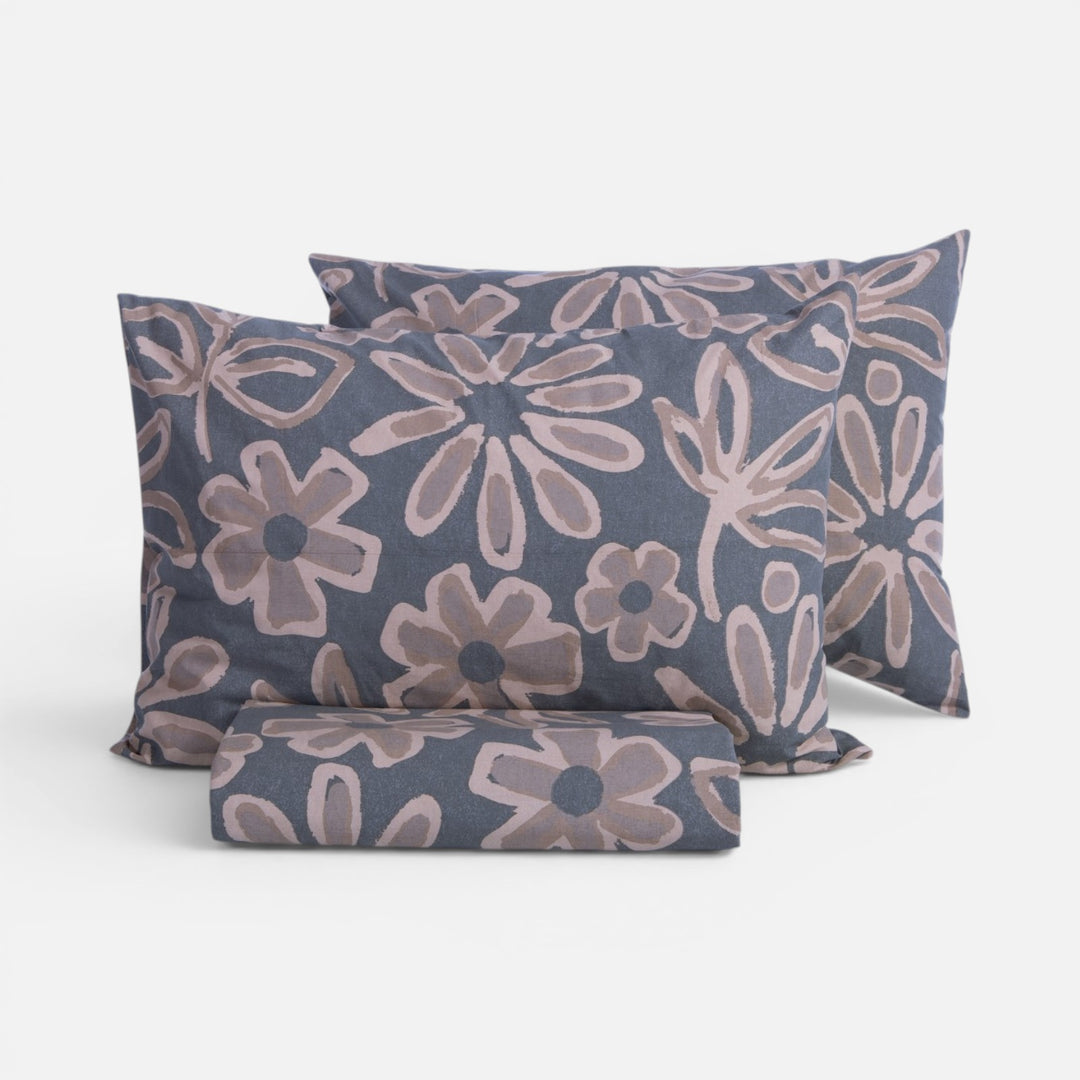 Βαμβακερό σετ παπλωματοθήκη Harmony Nef-Nef Homeware σε γκρι-μπλε απόχρωση με μπεζ λουλουδάτο σχέδιο.