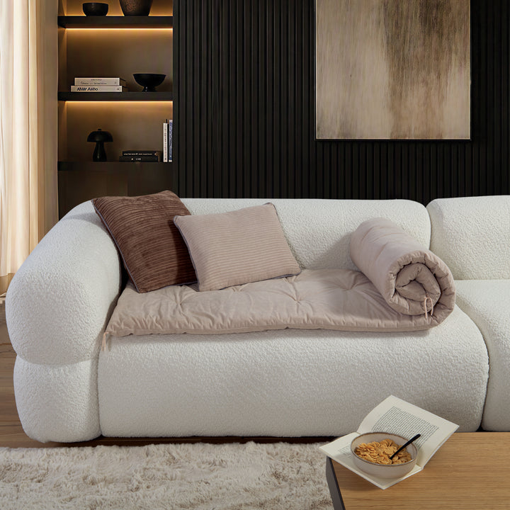 Ανώστρωμα Καναπέ Μπεζ Eriete 70X220cm, παρουσίαση προϊόντος σε καθαρό φόντο με έμφαση στο σχέδιο, την απόχρωση και τις βασικές λεπτομέρειες της Nef-Nef Homeware.