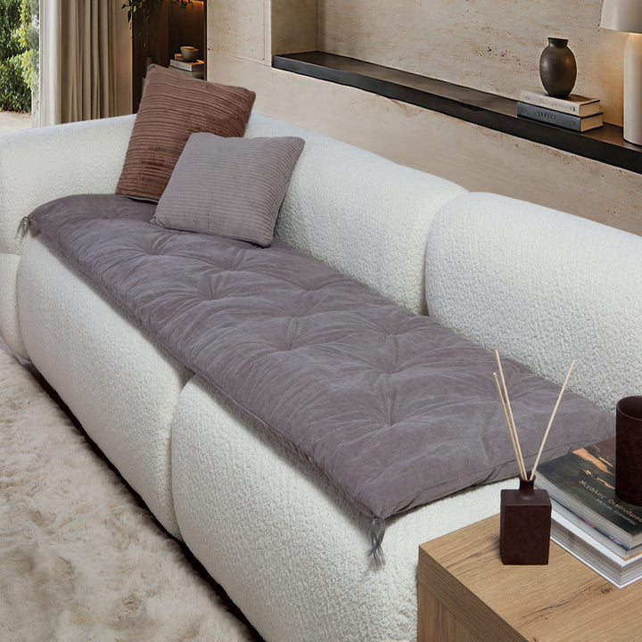 Ανώστρωμα Καναπέ Γκρι Eriete 70X220cm, παρουσίαση προϊόντος σε καθαρό φόντο με έμφαση στο σχέδιο, την απόχρωση και τις βασικές λεπτομέρειες της Nef-Nef Homeware.
