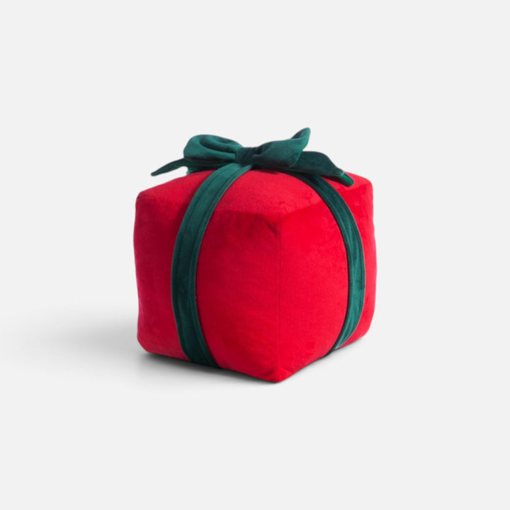 Κόκκινο βελούδινο στοπ πόρτας Gift Nef-Nef σε σχήμα δώρου με πράσινη κορδέλα και φιόγκο, σε λευκό φόντο.
