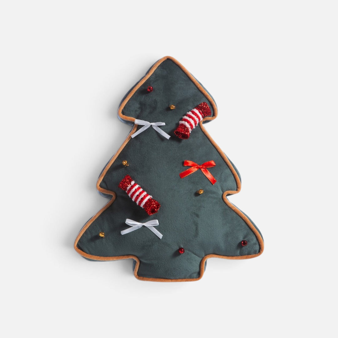 Πράσινο βελούδινο μαξιλάρι Chrs Tree Nef-Nef σε σχήμα δέντρου, με καφέ περίγραμμα, φιογκάκια και διακοσμητικές καραμέλες.