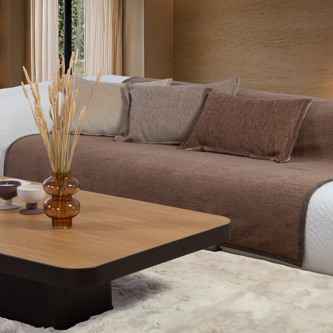 Ριχτάρι Διθέσιου Καναπέ Καφέ-Εκρού Tanger, παρουσίαση προϊόντος σε καθαρό φόντο με έμφαση στο σχέδιο, την απόχρωση και τις βασικές λεπτομέρειες της Nef-Nef Homeware.