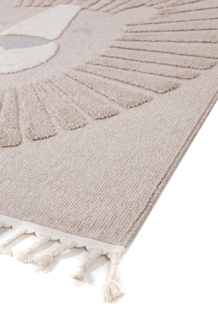 Παιδικό χαλί Royal Carpet της Royal Carpet σε ουδέτερη απόχρωση, σε κοντινή λεπτομέρεια, με προσεγμένο σχέδιο της σειράς και εμφανή υφή επιφάνειας.