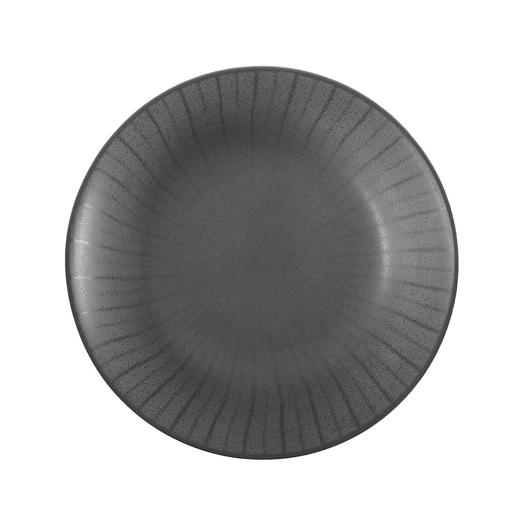 Πάνω λήψη του πιάτου Nordic Estia σε γκρι απόχρωση με πιτσιλωτό εφέ και ακτινωτό σχέδιο στην επιφάνεια.