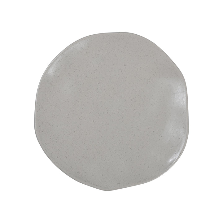 Πιάτο ρηχό Mare stoneware διάστασης 22cm της εταιρείας Estia, σε ανοιχτό γκρι χρώμα με διακριτικό πουά εφέ, φωτογραφημένο από πάνω.