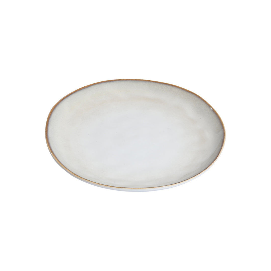 Ρηχό πιάτο από stoneware Vignette της Estia σε ivory απόχρωση με γυαλιστερό φινίρισμα, φωτογραφημένο σε λευκό φόντο.