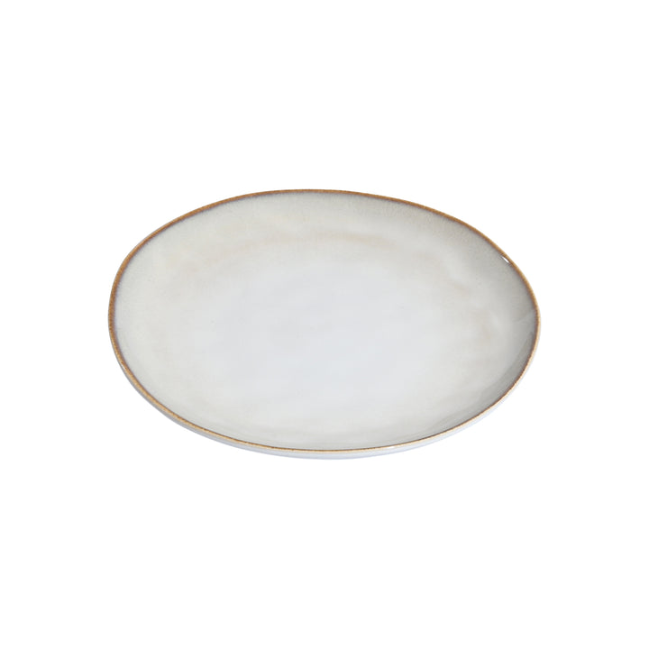 Ρηχό πιάτο από stoneware Vignette της Estia σε ivory απόχρωση με γυαλιστερό φινίρισμα, φωτογραφημένο σε λευκό φόντο.