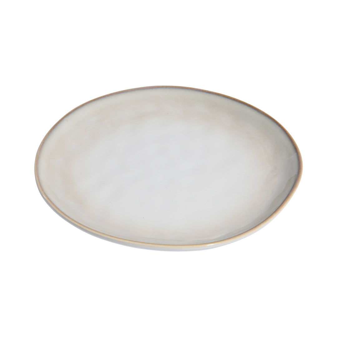 Ρηχό πιάτο από stoneware Vignette της Estia σε ivory απόχρωση με γυαλιστερό φινίρισμα, φωτογραφημένο σε λευκό φόντο.