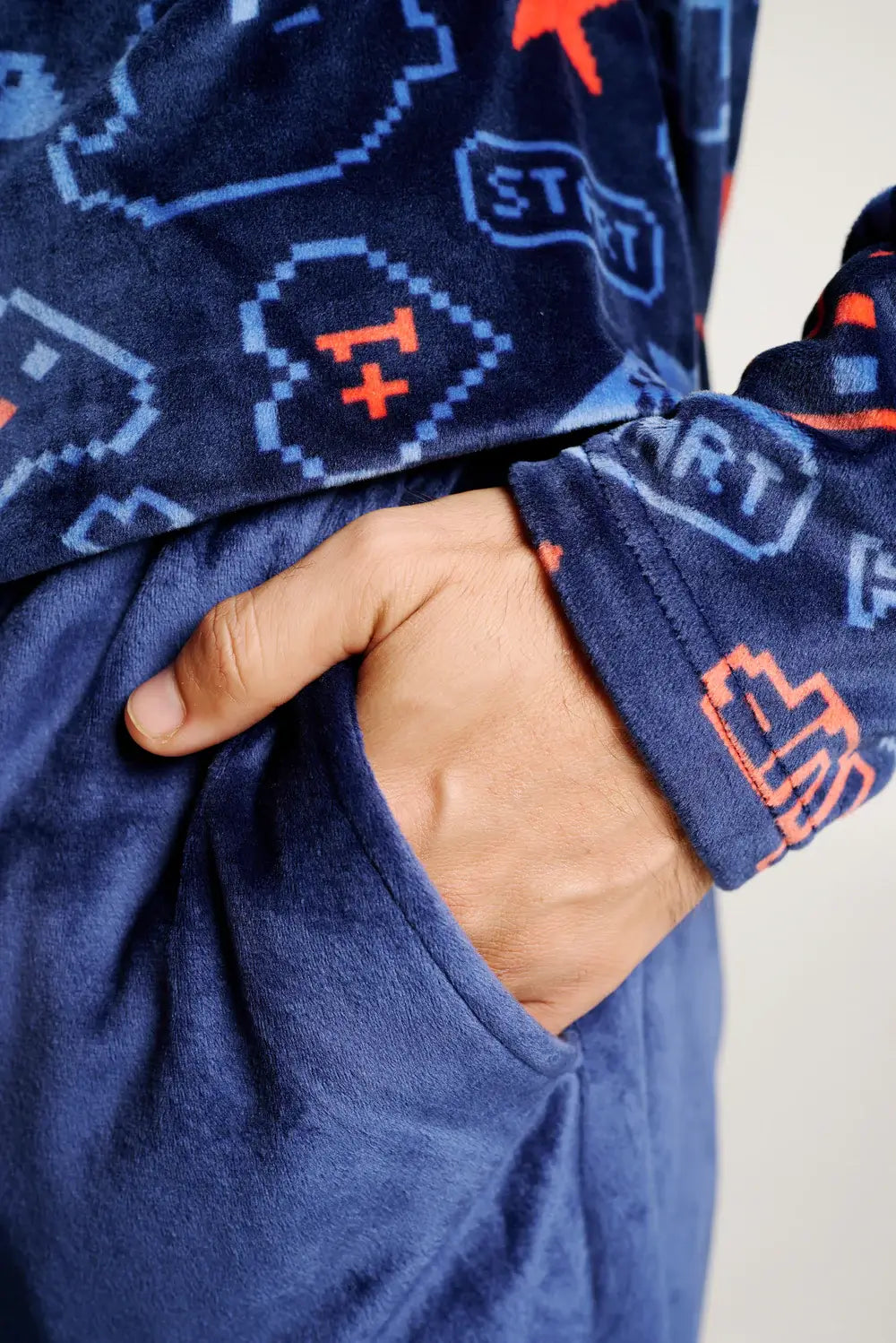 Ανδρική Πιτζάμα Μπλε με Σχέδια Gamer Βελούδινη Muy Demi