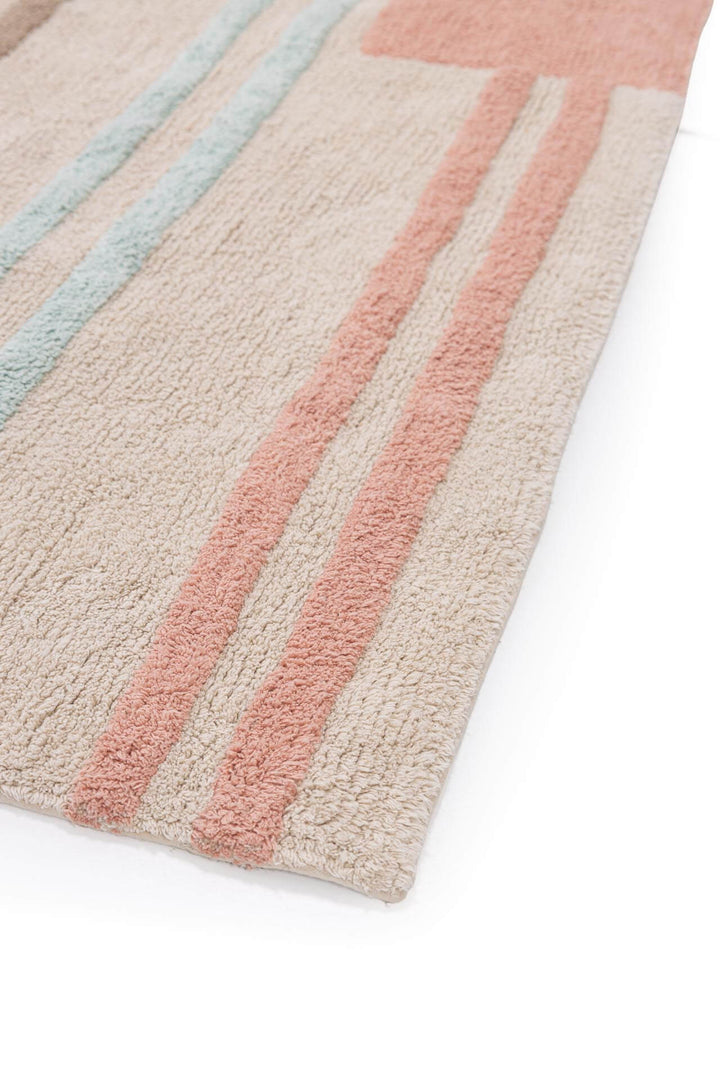 Παιδικό χαλί Little Steps της Royal Carpet σε ουδέτερη απόχρωση, σε κοντινή λεπτομέρεια, με γεωμετρικό μοτίβο και εμφανή υφή επιφάνειας.