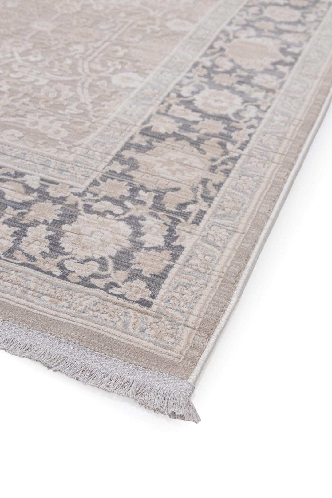 Χαλί Allure της Royal Carpet σε ουδέτερη απόχρωση, σε κοντινή λεπτομέρεια, με προσεγμένο σχέδιο της σειράς και εμφανή υφή επιφάνειας.