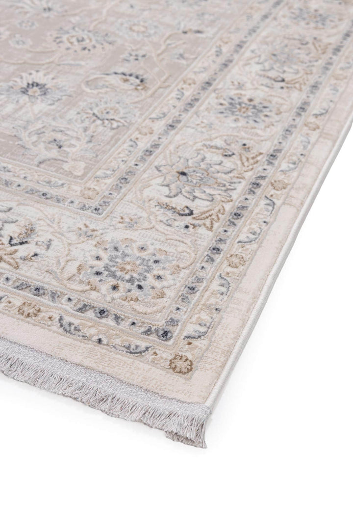 Χαλί Allure της Royal Carpet σε εκρού, σε κοντινή λεπτομέρεια, με προσεγμένο σχέδιο της σειράς και εμφανή υφή επιφάνειας.