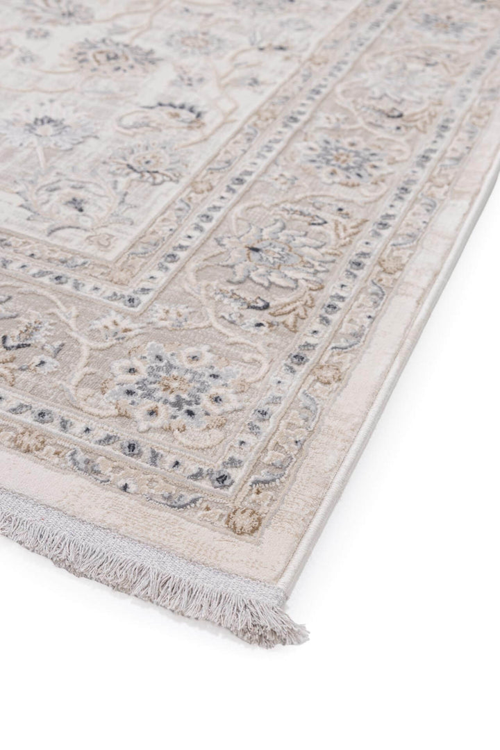 Χαλί Allure της Royal Carpet σε εκρού, σε κοντινή λεπτομέρεια, με προσεγμένο σχέδιο της σειράς και εμφανή υφή επιφάνειας.