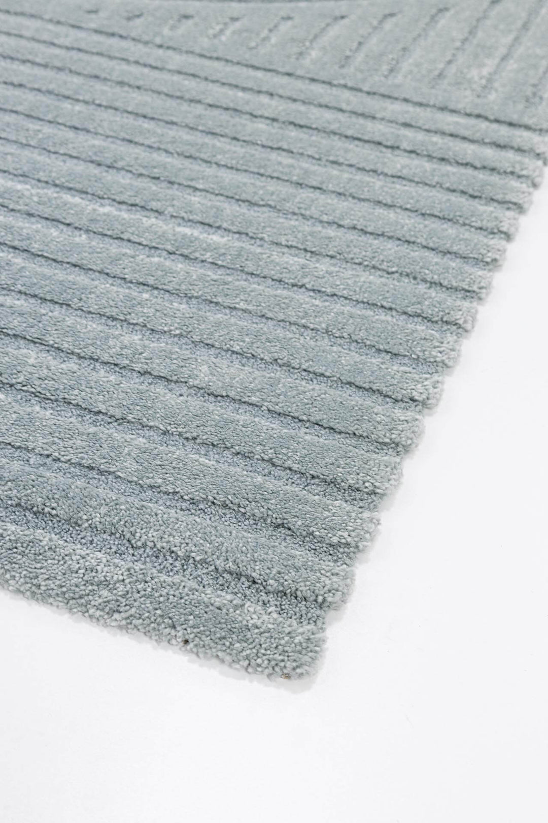 Χαλί Cocoon της Royal Carpet σε ουδέτερη απόχρωση, σε κοντινή λεπτομέρεια, με προσεγμένο σχέδιο της σειράς και εμφανή υφή επιφάνειας.