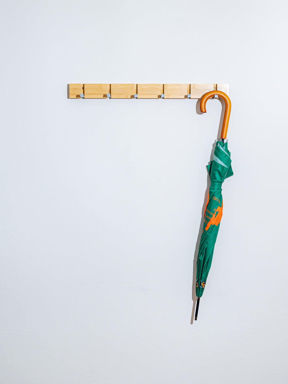 Κρεμάστρα Τοίχου 4 Θέσεων Με Αναδιπλούμενους Γάντζους Ξύλινη Estia