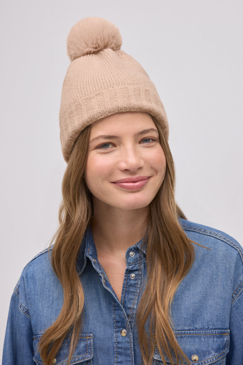 Γυναικείος Σκούφος Καφέ-Μπεζ με Φούντα Ysabell Mora