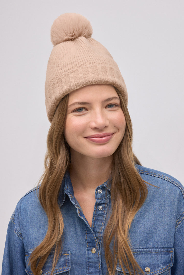 Γυναικείος Σκούφος Καφέ-Μπεζ με Φούντα Ysabell Mora