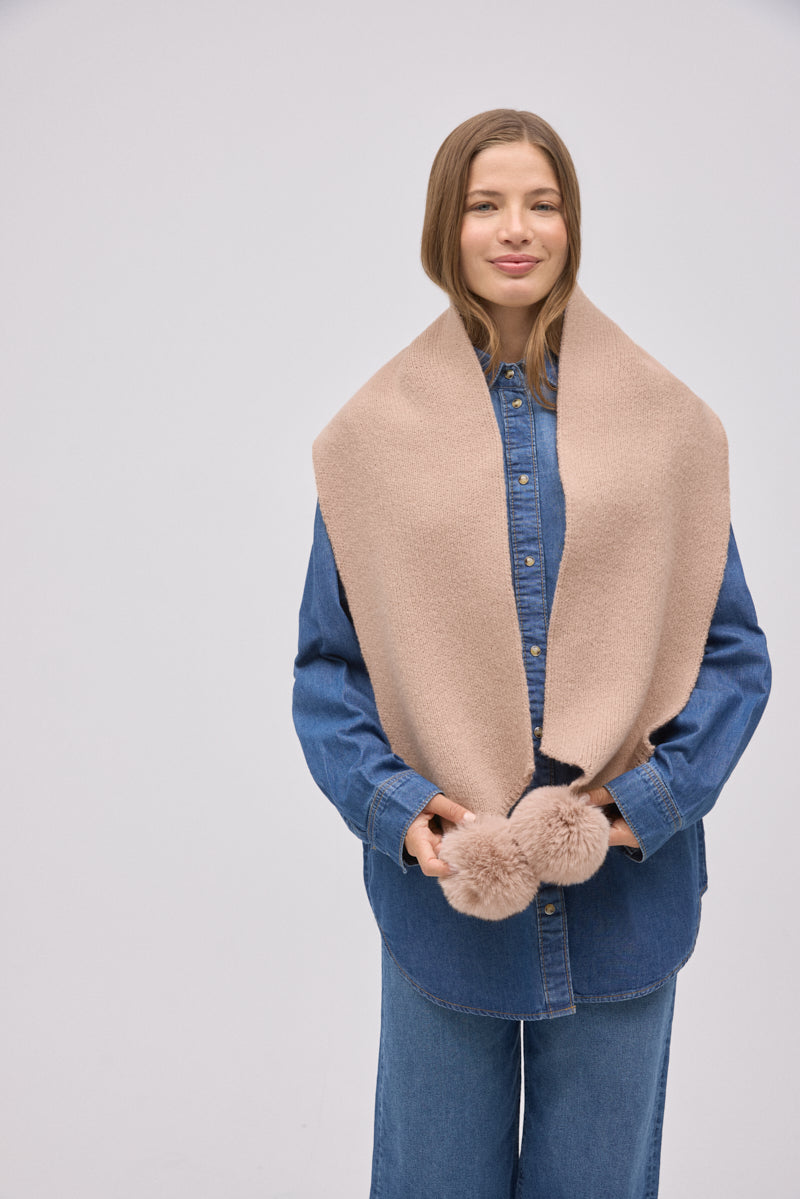 Γυναικείο Κασκόλ Καφέ με Φούντες Ysabel Mora