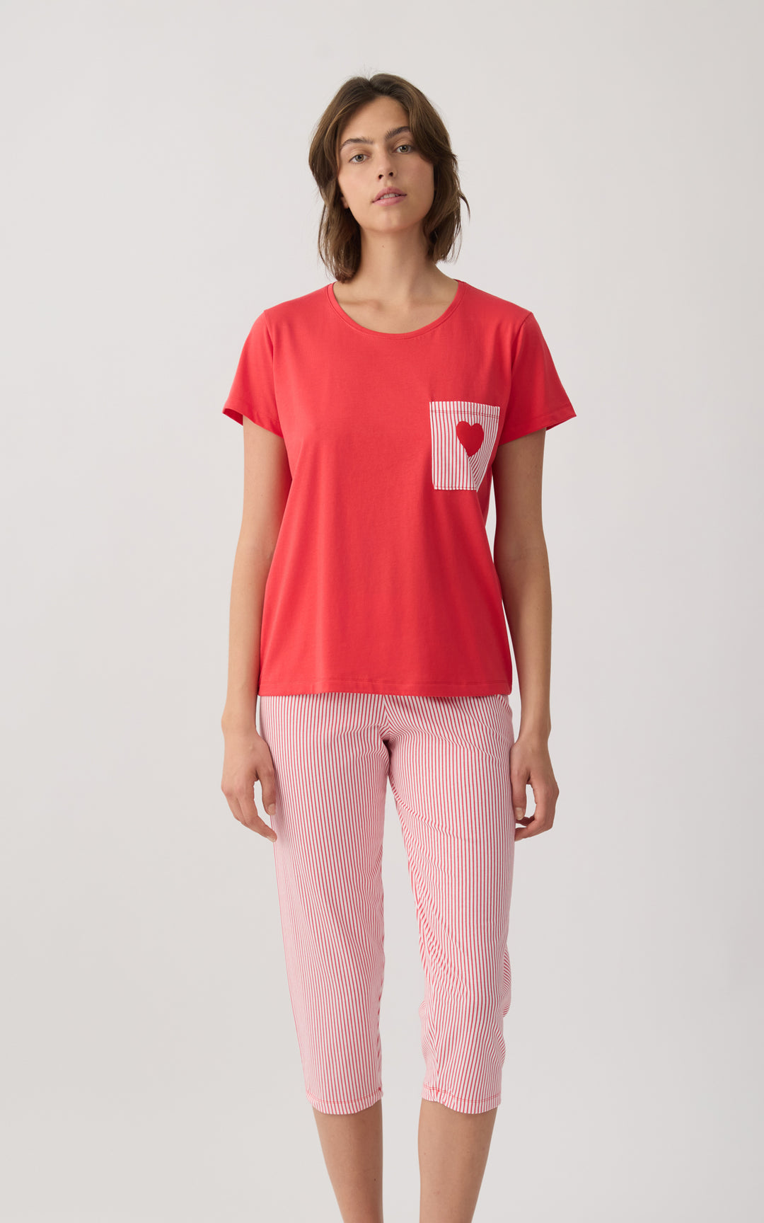 Γυναικεία Πιτζάμα Βαμβακερή Κοντομάνικη Με Ριγέ Κάπρι Παντελόνι Κόκκινο-Λευκό Minerva