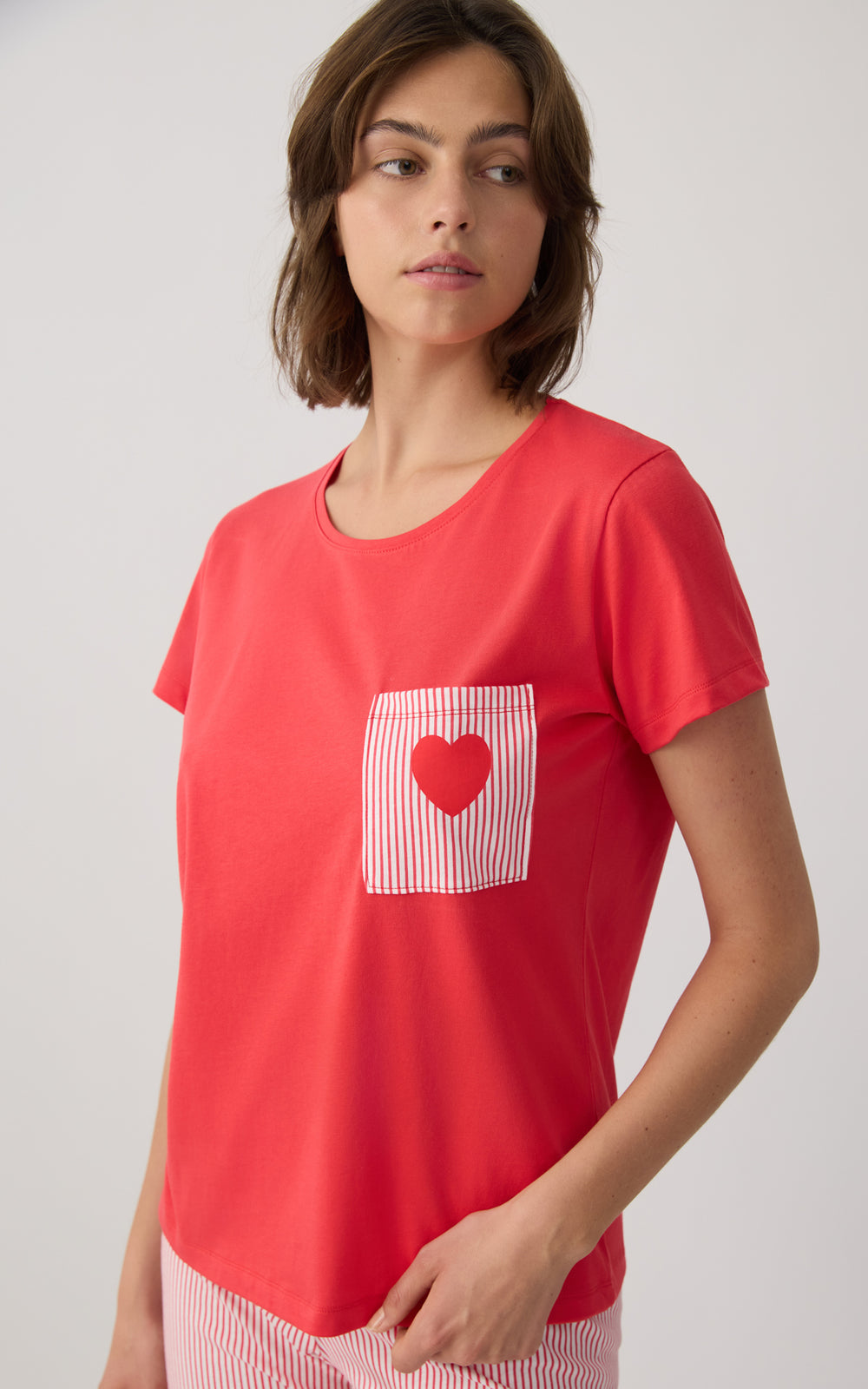 Γυναικεία Πιτζάμα Βαμβακερή Κοντομάνικη Με Ριγέ Κάπρι Παντελόνι Κόκκινο-Λευκό Minerva