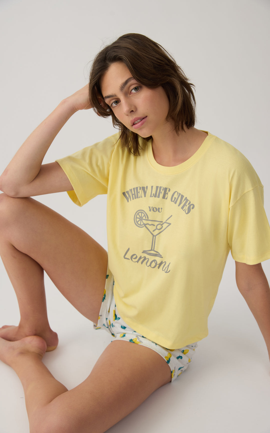 Γυναικεία Πιτζάμα Βαμβακερή Με Κοντομάνικη Κίτρινη Μπλούζα & Σορτς Με Σχέδιο Λεμονάκια Minerva