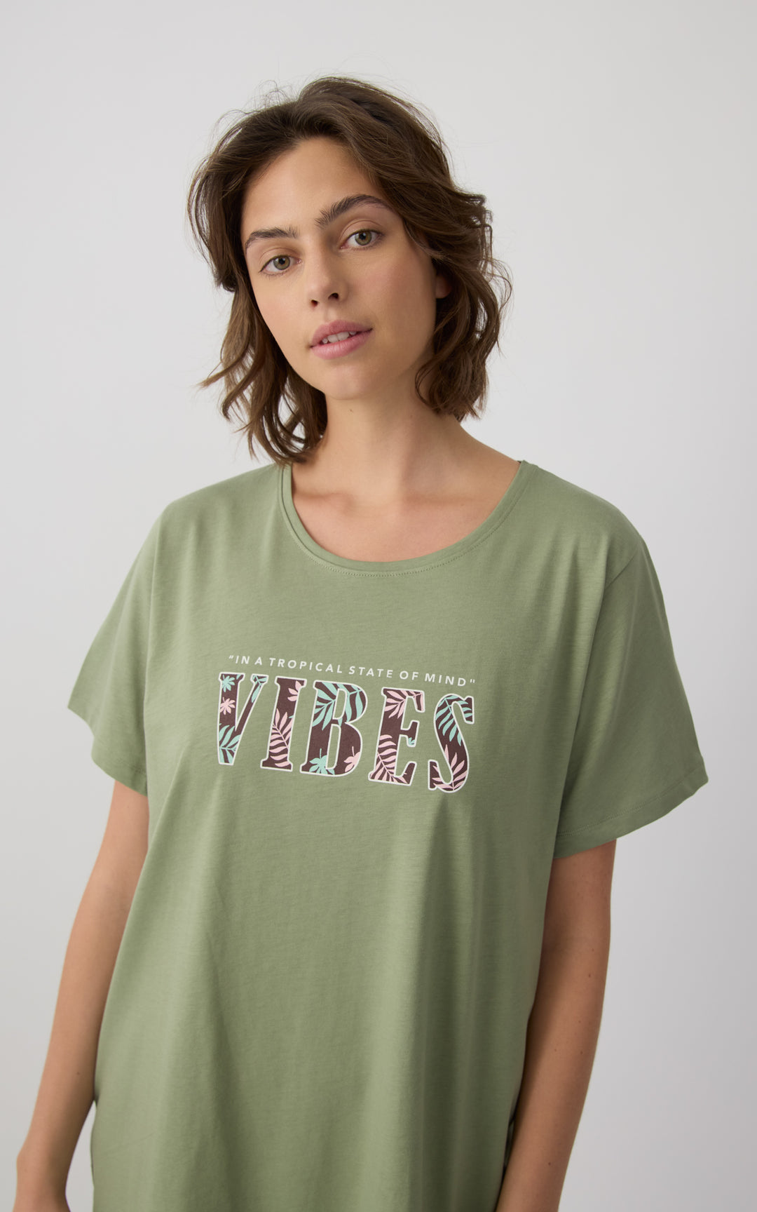 Γυναικείο Νυχτικό σε στυλ T-Shirt Βαμβακερό Κοντομάνικο Χακί με Στάμπα 'Vibes' Minerva