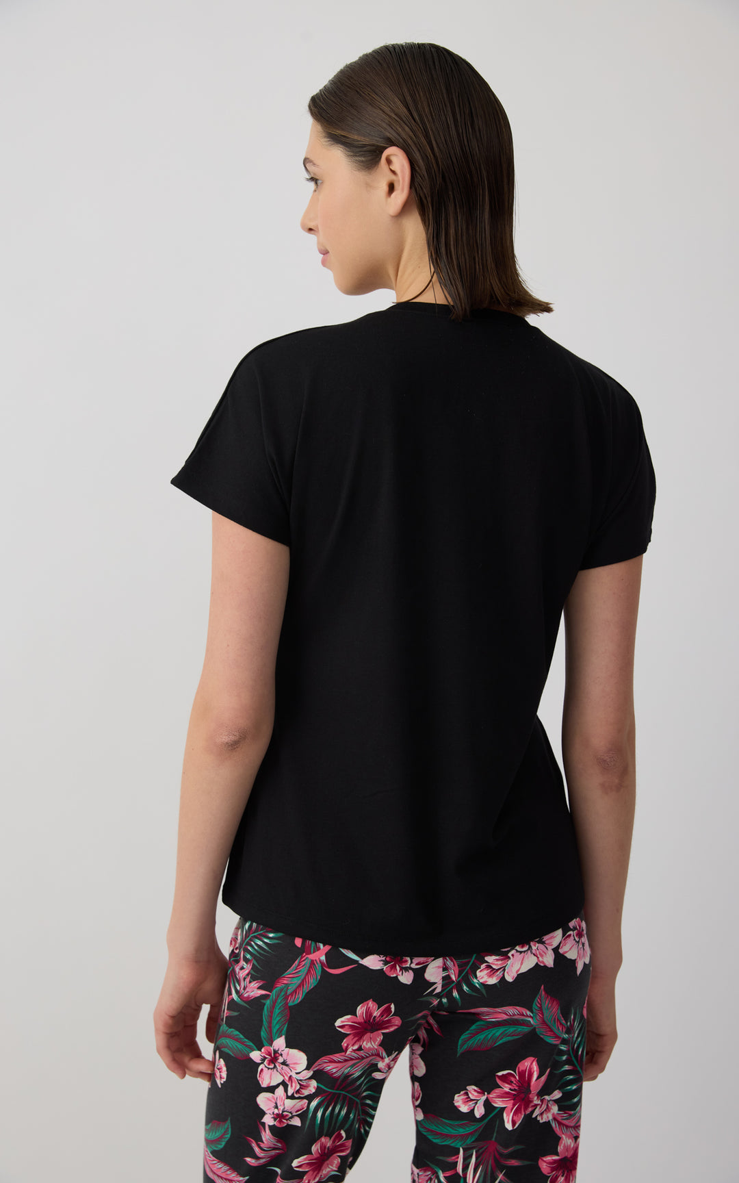 Γυναικεία Μπλούζα Βαμβακερή Κοντομάνικη Μαύρη Με Στρογγυλή Λαιμόκοψη Minerva