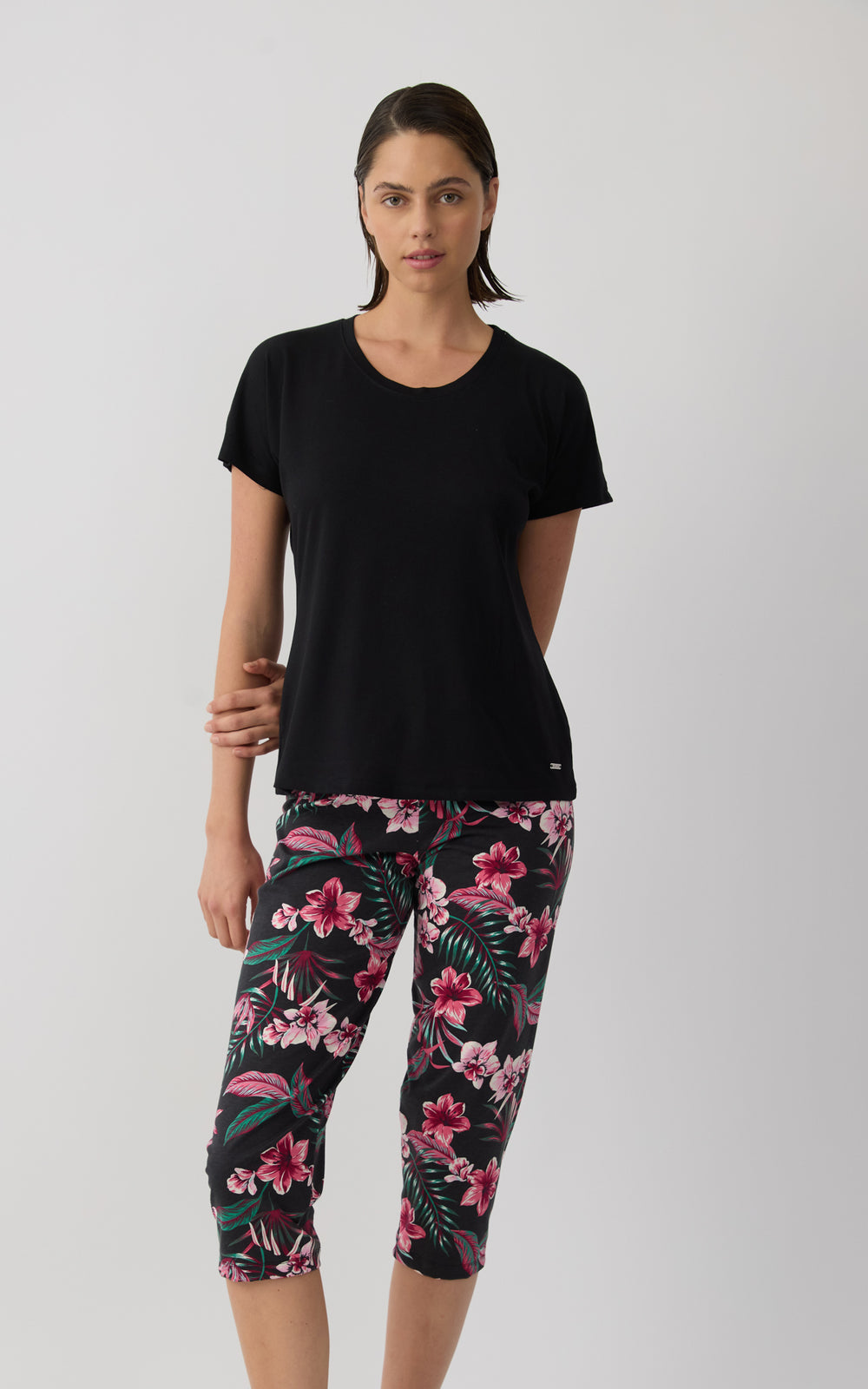 Γυναικεία Μπλούζα Βαμβακερή Κοντομάνικη Μαύρη Με Στρογγυλή Λαιμόκοψη Minerva