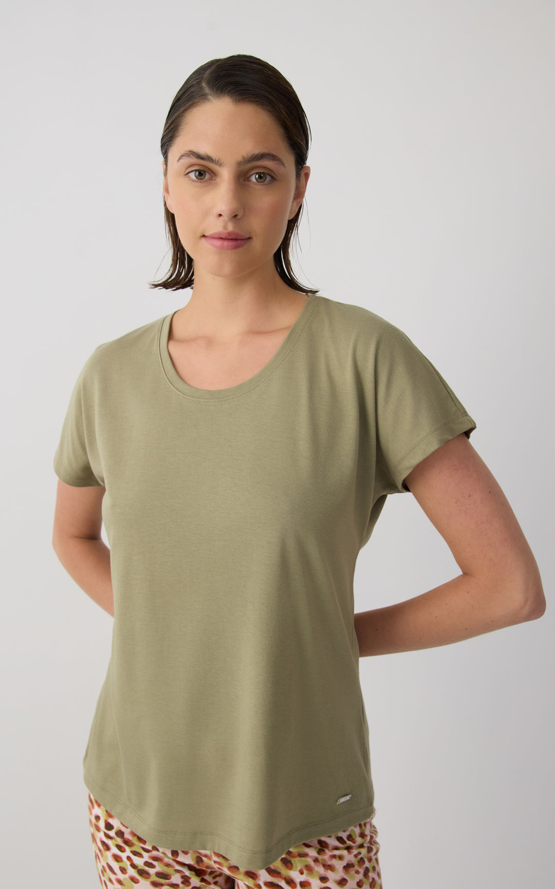 Γυναικεία Μπλούζα Βαμβακερή Κοντομάνικη Χακί Με Στρογγυλή Λαιμόκοψη Minerva