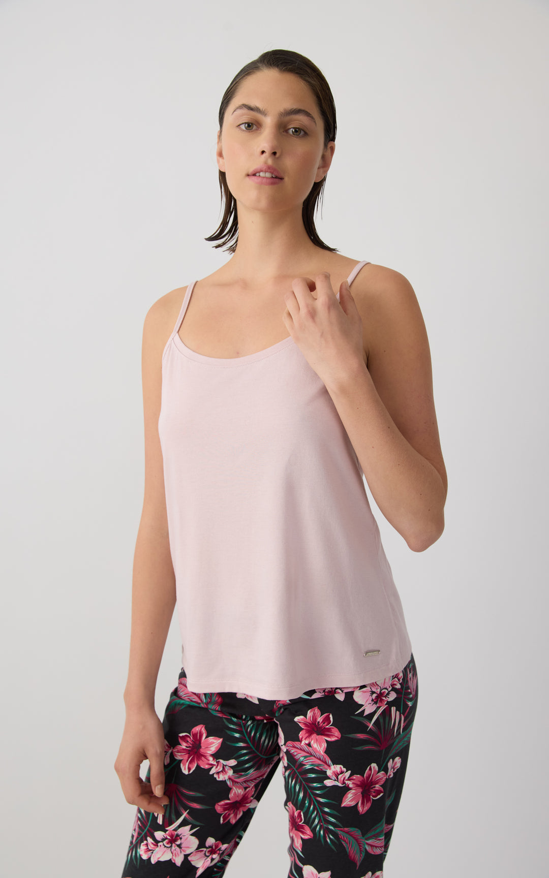 Γυναικεία Μπλούζα Βαμβακερή Αμάνικη Με Λεπτή Τιράντα Ροζ Με Στρογγυλή Λαιμόκοψη Minerva