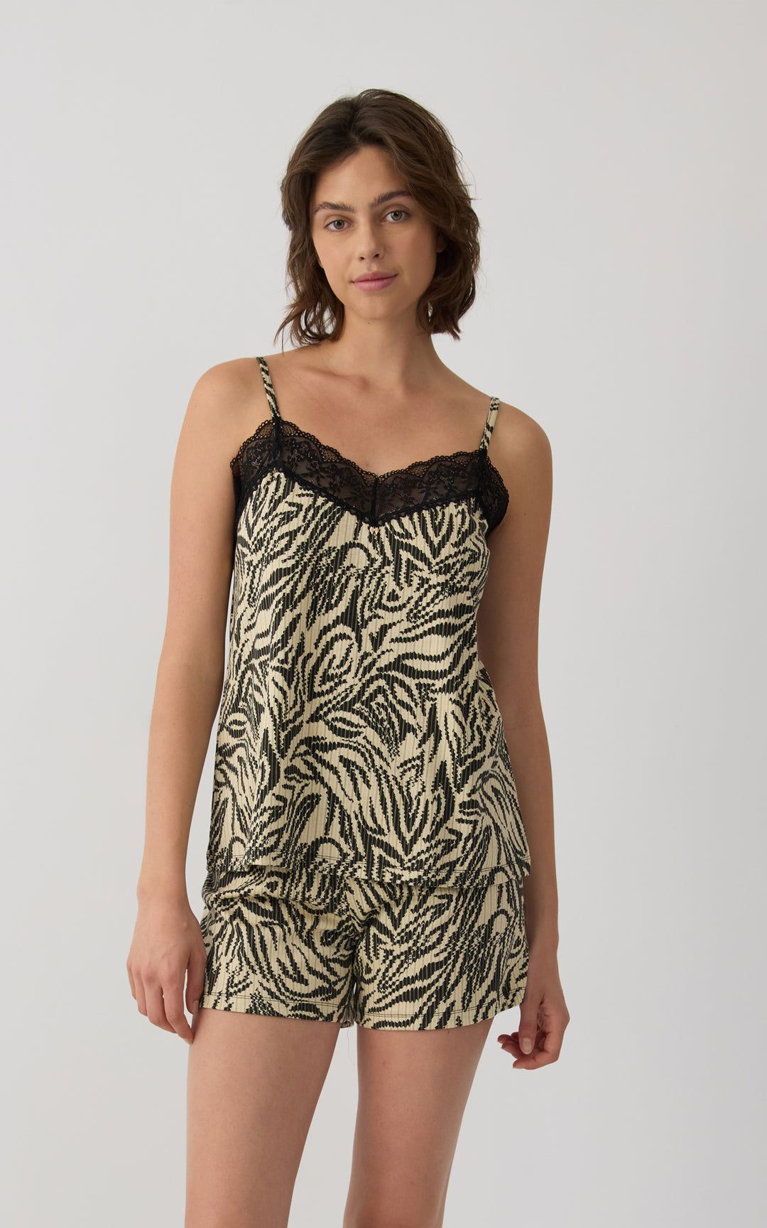 Γυναικεία Πιτζάμα Αμάνικη Με Σορτς Εκρού-Μαύρη Εμπριμέ με Λεπτομέρεια Δαντέλας στη Λαιμόκοψη Minerva