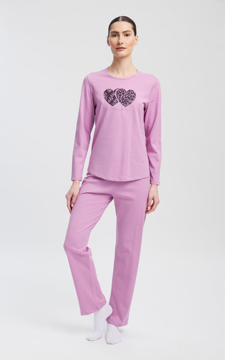 Γυναικεία Πιτζάμα Λιλά με Σχέδιο Καρδιές Βαμβακερή Minerva, παρουσίαση προϊόντος σε καθαρό φόντο με έμφαση στο σχέδιο, την απόχρωση και τις βασικές λεπτομέρειες.