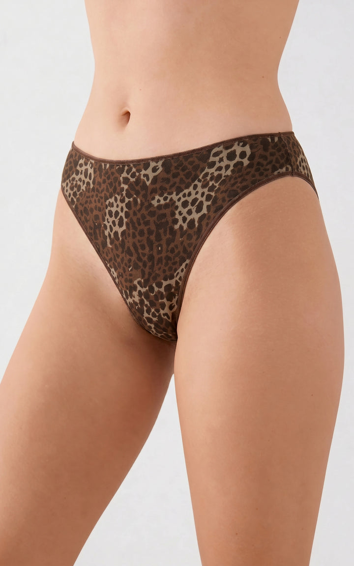 Γυναικείο σλιπ Minerva σε καφέ αποχρώσεις με animal print μοτίβο, κοντινή μπροστινή όψη εφαρμογής.