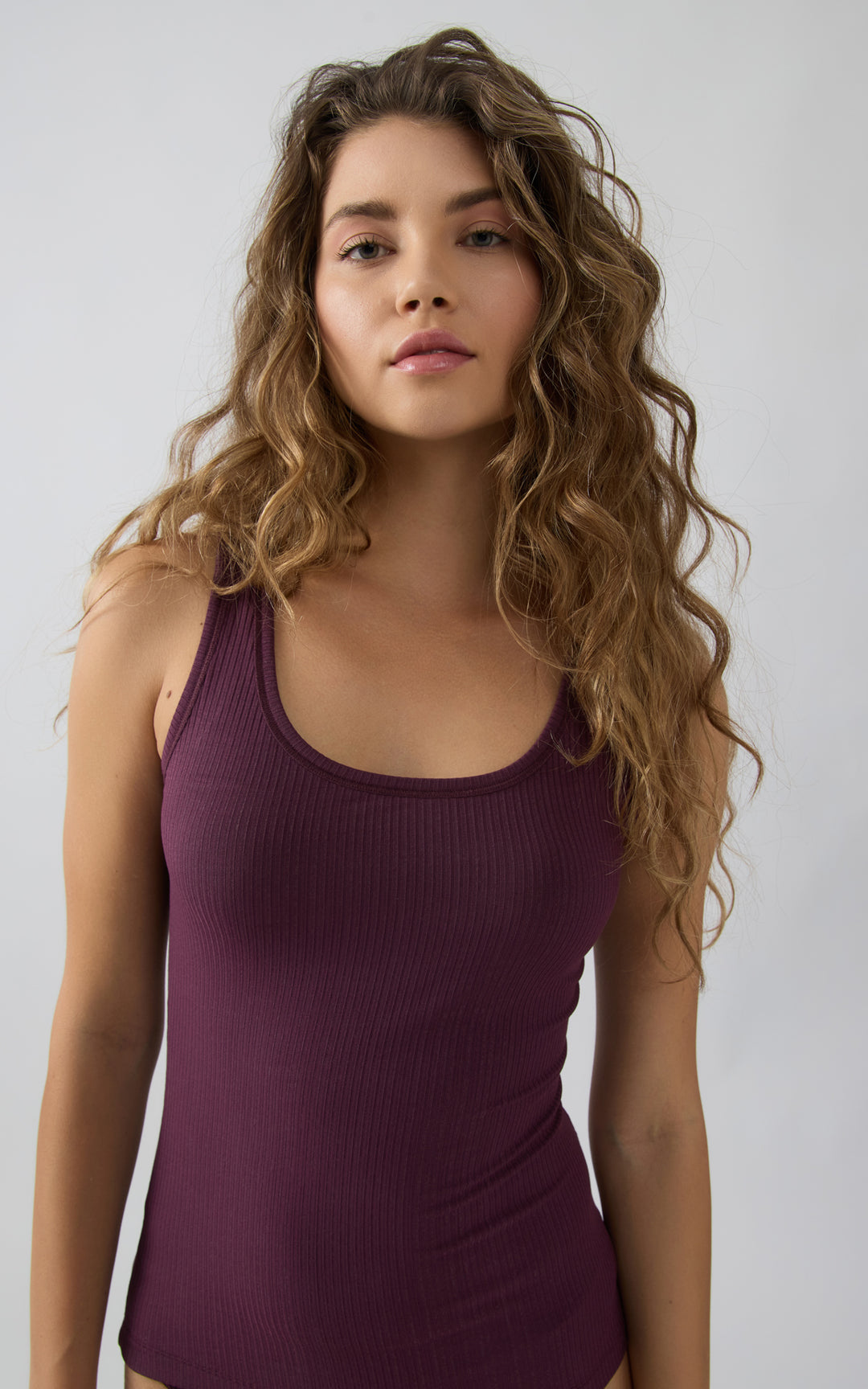 Γυναικείο Φανελάκι Rib Δαμασκηνί με Φαρδιά Ράντα Μοντάλ Minerva