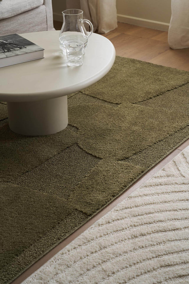 Χαλί Jazz της Royal Carpet σε λαδί, σε δεύτερη διακοσμητική όψη, με προσεγμένο σχέδιο της σειράς και εμφανή υφή επιφάνειας.