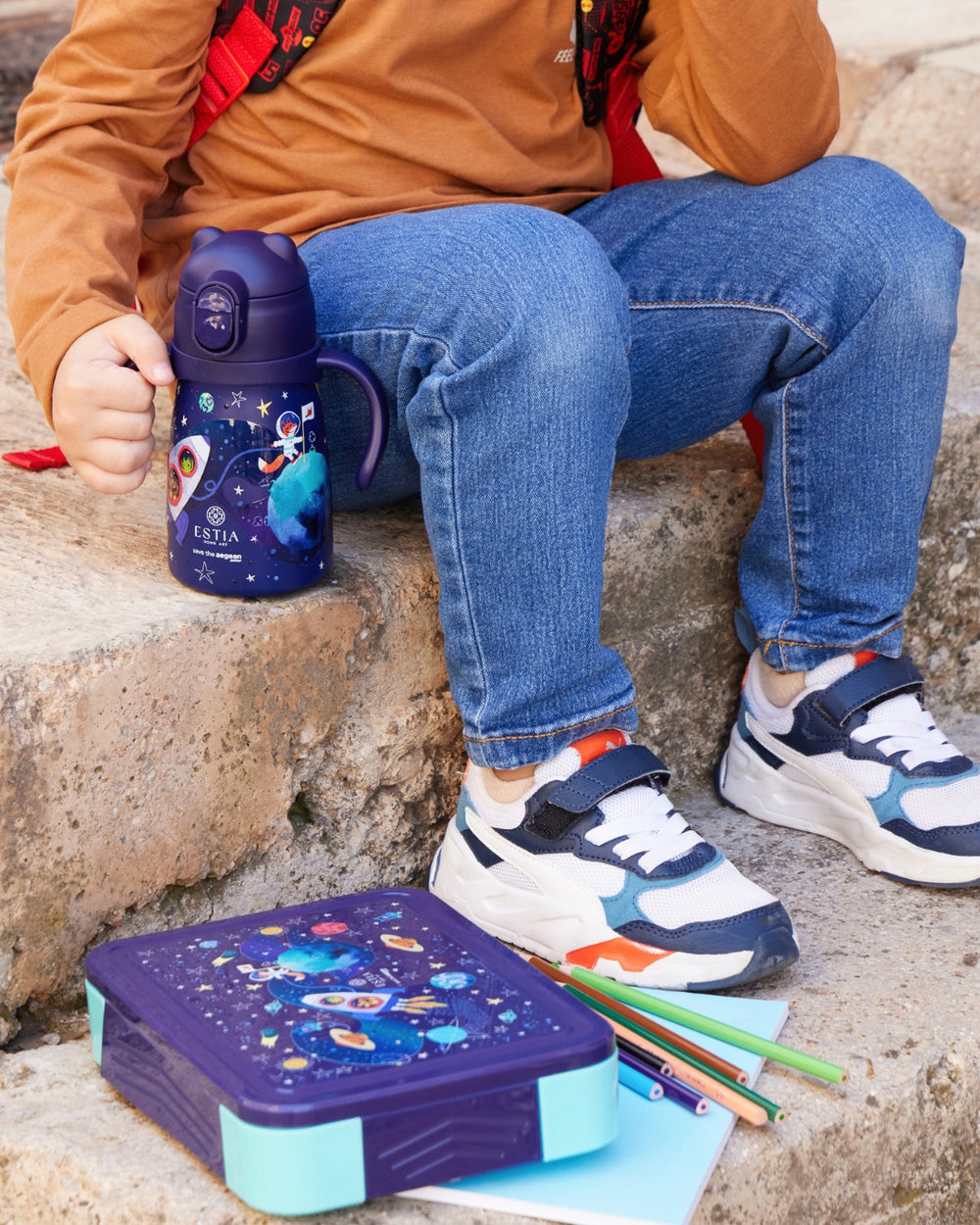 Τάπερ Estia Παιδικό Με 5 Θήκες Κουτάλι Και Πιρούνι 1330ml Μπλε Solar Jump