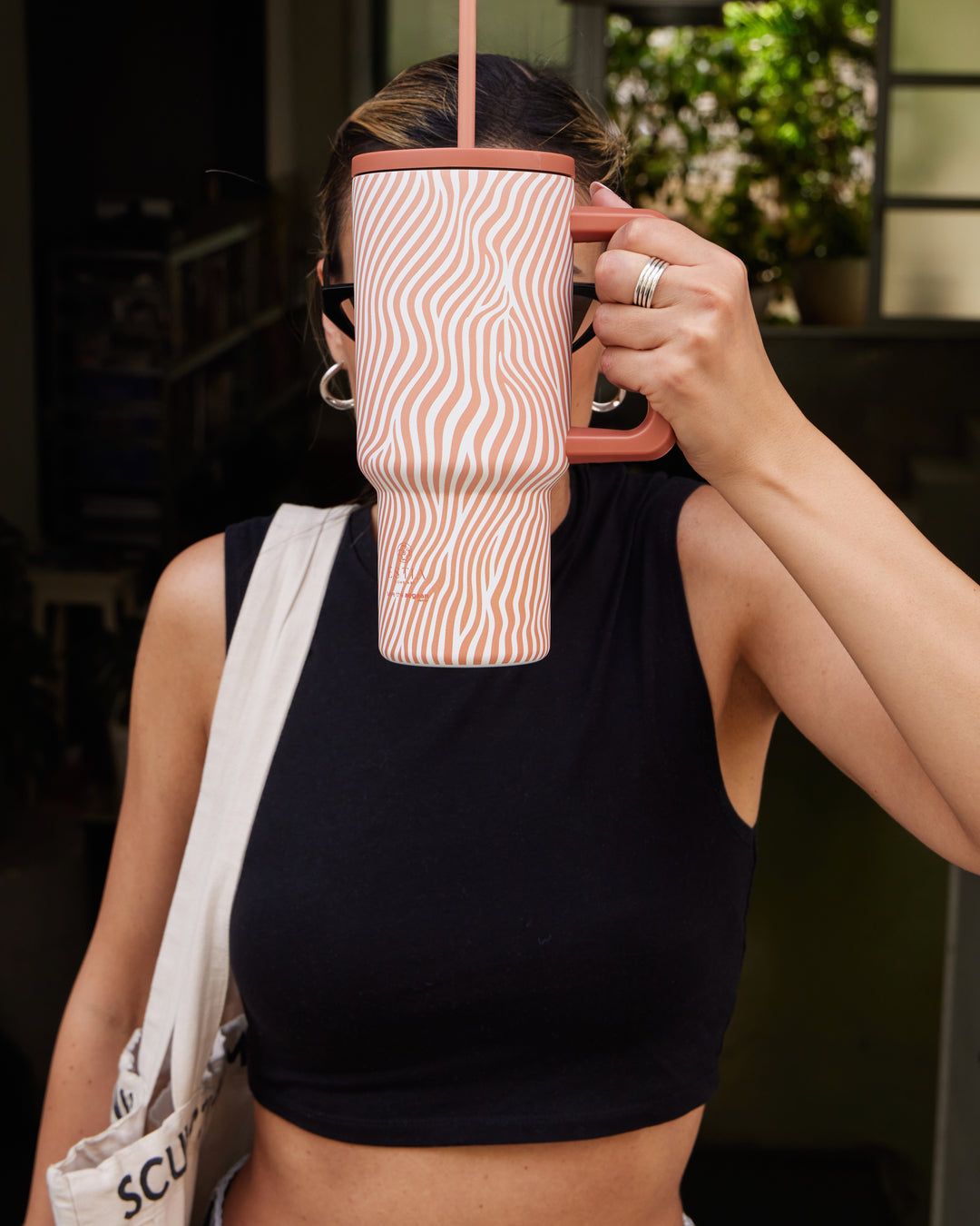 Estia Ποτήρι Θερμός Με Καλαμάκι & Χερούλι Save The Aegean Ροζ-Λευκό Με Ριγέ Σχέδιο Soft Ripple Straw Tumbler