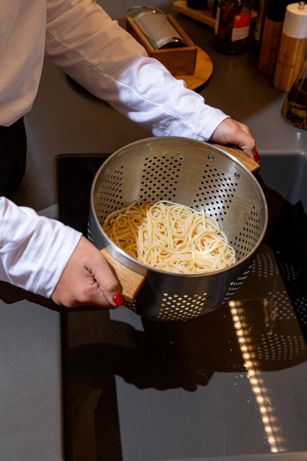 Σουρωτήρι Ζυμαρικών Ανοξείδωτο 22cm Με Ξύλινες Λαβές Allure Estia