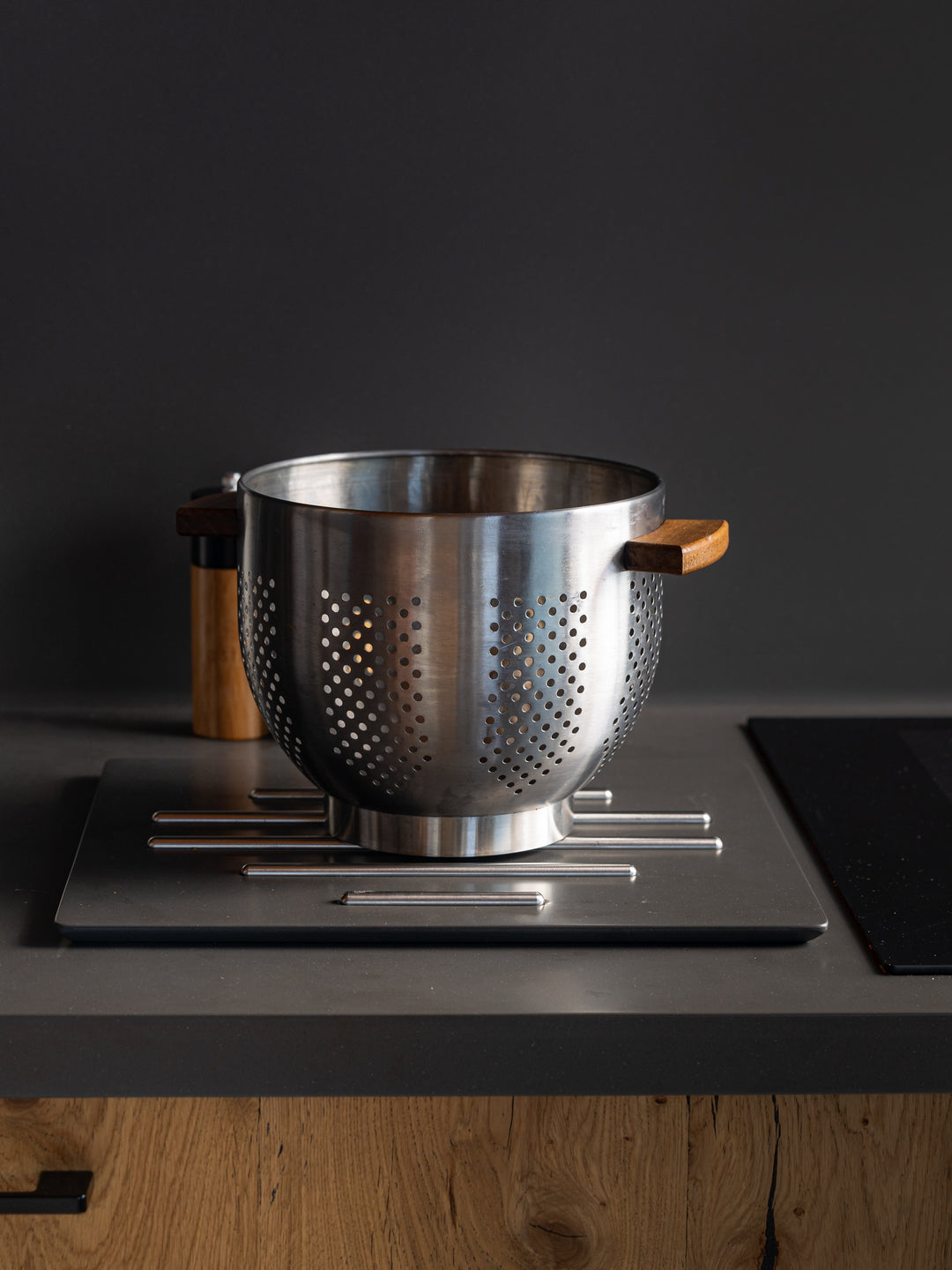 Σουρωτήρι Ζυμαρικών Ανοξείδωτο 22cm Με Ξύλινες Λαβές Allure Estia